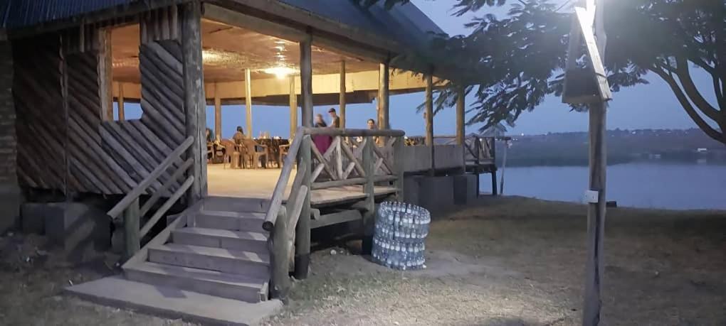 Tembo Safari Lodge Katunguru Esterno foto