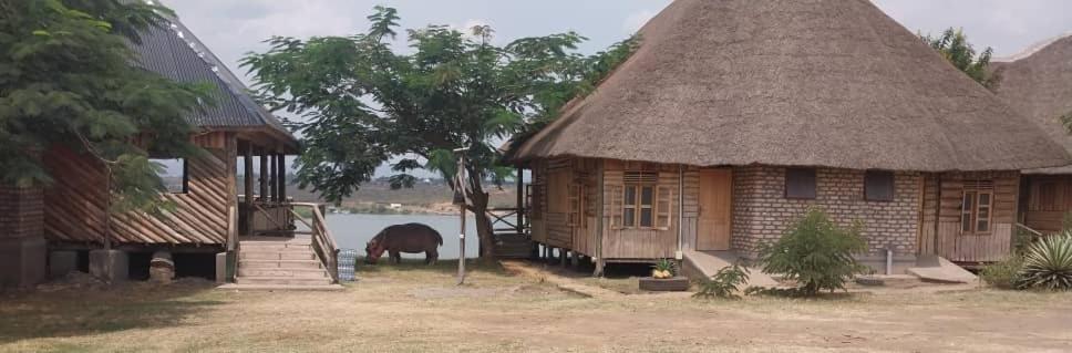 Tembo Safari Lodge Katunguru Esterno foto